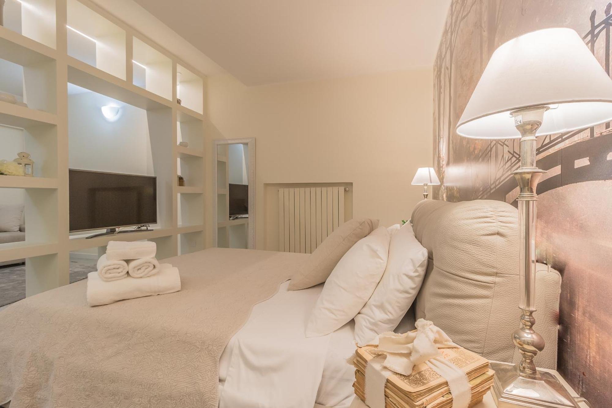 Bed and Breakfast Thea - Centro Storico Монца Экстерьер фото